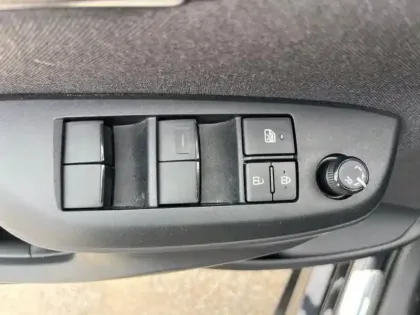 Photo 14 Toyota Yaris  116h Design 5p MY22