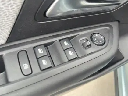 Photo 9 Citroën C4  PureTech 130ch S&S Shine EAT8