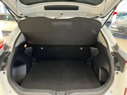 Photo 8 Toyota Yaris  Cross 116h Dynamic Business + Programme Beyond Zero Academy MY22