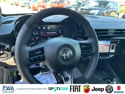 Photo 12 Alfa Romeo Junior  1.2 Ibrida 145ch Intensa e-DCT6