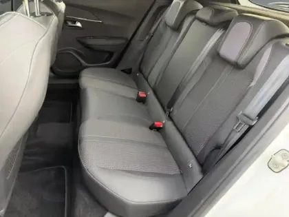 Photo 12 Peugeot 2008  e- 136ch GT Line