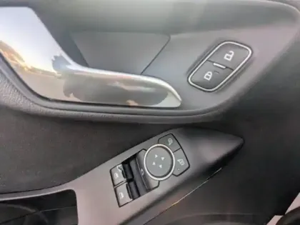 Photo 9 Ford Fiesta  1.1 85ch Cool & Connect 5p Euro6.2