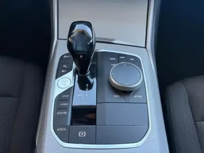 Photo 10 BMW Serie 3 Série 3 330eA 292ch Business Design 10cv