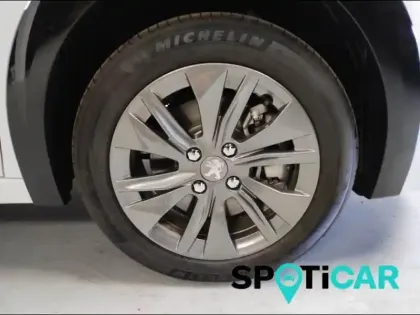 Photo 9 Peugeot 208  e- 136ch Style