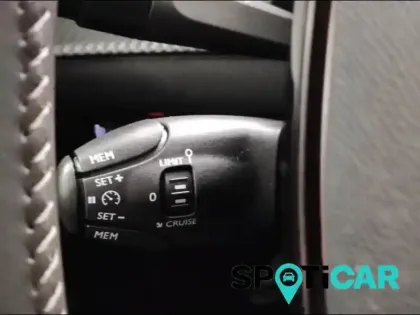 Photo 11 Peugeot 208  e- 136ch Style