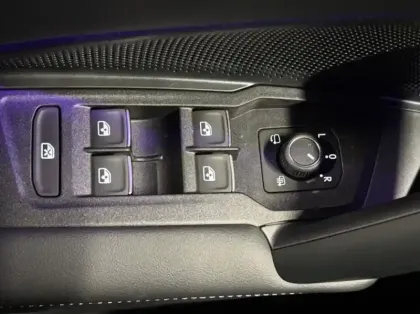 Photo 10 Volkswagen Tiguan  2.0 TDI 150ch R-Line Exclusive DSG7