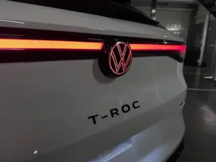 Photo 10 Volkswagen T-roc  1.5 eTSI 150ch R-Line DSG7