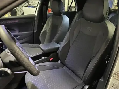 Photo 11 Volkswagen T-roc  1.5 eTSI 150ch R-Line DSG7