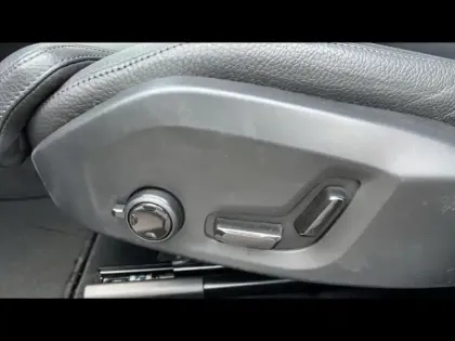 Photo 8 Volvo Xc60  T6 Hybride Rechargeable 253 + 145ch Ultra Style Dark Geartronic 8 AWD