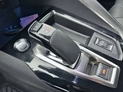 Photo 13 Peugeot 3008  Hybrid 225 e-EAT8