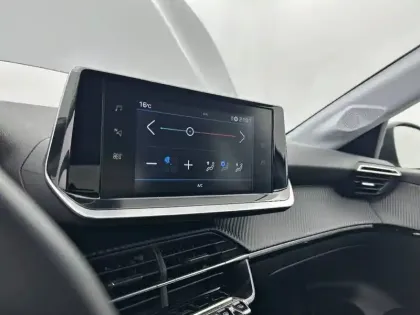 Photo 40 Peugeot 208  PureTech 100 S&S BVM6