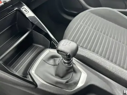 Photo 33 Peugeot 208  PureTech 100 S&S BVM6