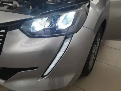 Photo 19 Peugeot 208  PureTech 100 S&S BVM6