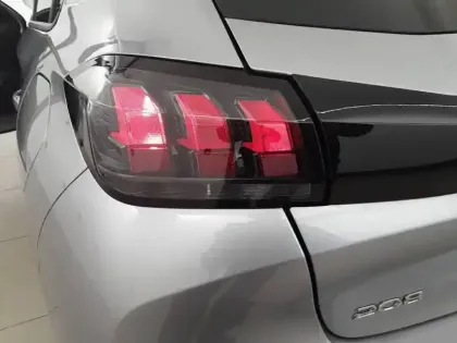 Photo 13 Peugeot 208  PureTech 100 S&S BVM6