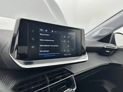 Photo 41 Peugeot 208  PureTech 100 S&S BVM6