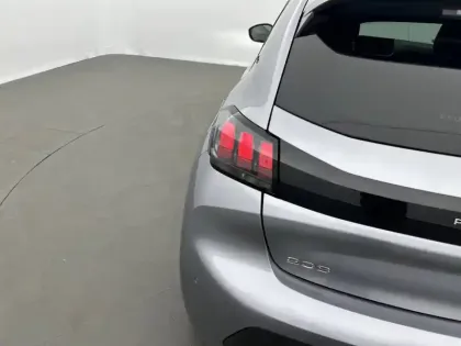 Photo 36 Peugeot 208  PureTech 100 S&S BVM6