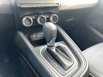 Photo 12 Renault Clio  E-Tech full hybrid 145