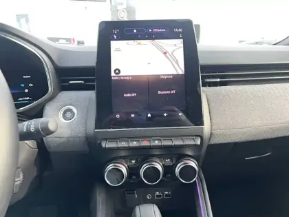 Photo 11 Renault Clio  E-Tech full hybrid 145