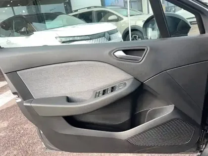 Photo 10 Renault Clio  E-Tech full hybrid 145