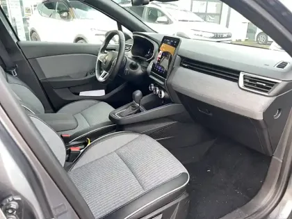 Photo 13 Renault Clio  E-Tech full hybrid 145