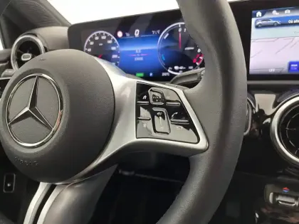 Photo 23 Mercedes Classe A  250 e 8G-DCT