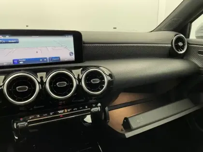 Photo 26 Mercedes Classe A  250 e 8G-DCT