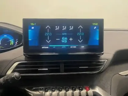 Photo 31 Peugeot 3008  Hybrid 225 e-EAT8