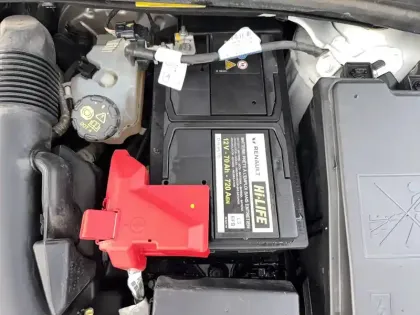 Photo 45 Renault Clio  SOCIETE BLUE DCI 85