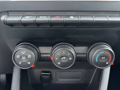 Photo 30 Renault Clio  SOCIETE BLUE DCI 85