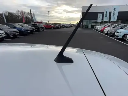 Photo 47 Renault Clio  SOCIETE BLUE DCI 85