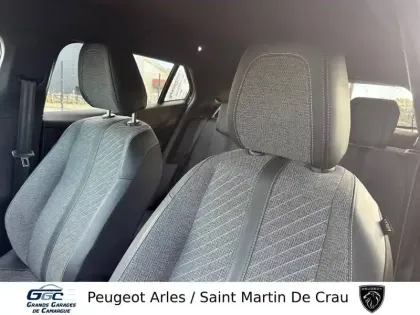 Photo 8 Peugeot 2008  Hybrid 136 e-DCS6