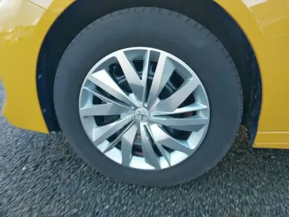 Photo 12 Peugeot 208  PureTech 75 S&S BVM5