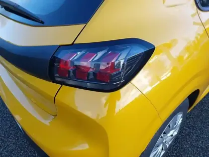 Photo 16 Peugeot 208  PureTech 75 S&S BVM5