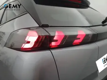 Photo 63 Peugeot 2008  PureTech 100 S&S BVM6