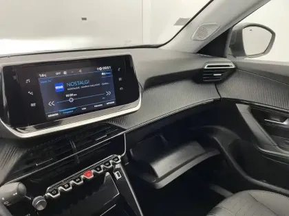 Photo 24 Peugeot 2008  PureTech 100 S&S BVM6