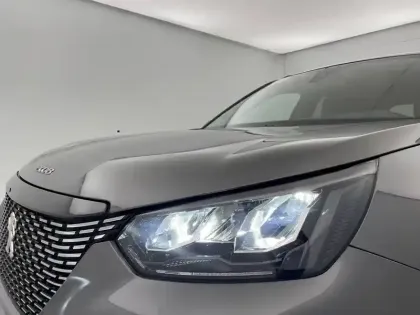 Photo 32 Peugeot 2008  PureTech 100 S&S BVM6