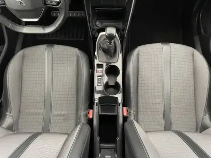 Photo 26 Peugeot 2008  PureTech 100 S&S BVM6