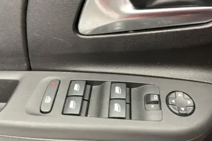 Photo 44 Opel Corsa  1.2 Turbo Hybrid 100 ch e-DCT6