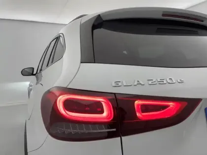 Photo 27 Mercedes GLA  250 e 8G-DCT