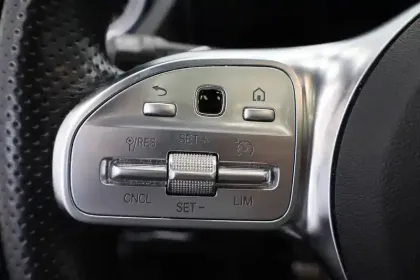 Photo 31 Mercedes GLA  200 d 8G-DCT