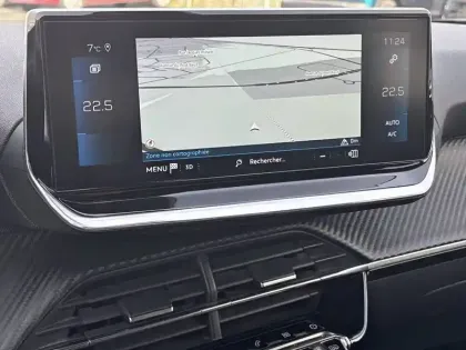 Photo 17 Peugeot 2008  PureTech 130 S&S BVM6