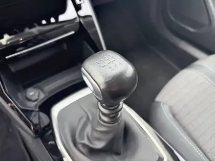 Photo 13 Peugeot 2008  PureTech 130 S&S BVM6