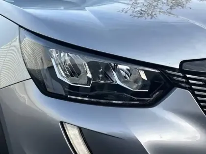 Photo 15 Peugeot 2008  PureTech 130 S&S BVM6