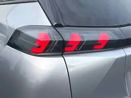 Photo 16 Peugeot 2008  PureTech 130 S&S BVM6