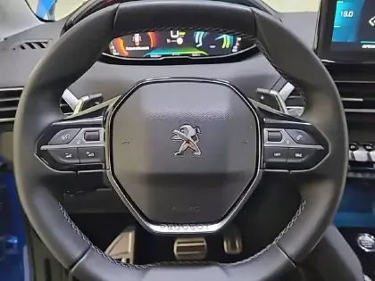 Photo 28 Peugeot 3008  Hybrid 225 e-EAT8