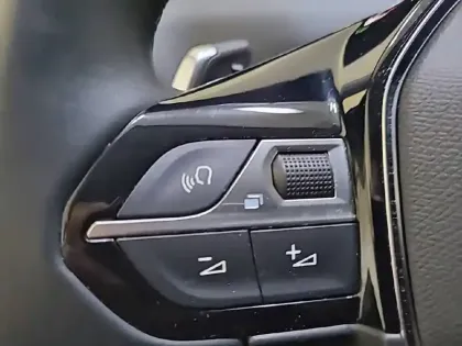 Photo 48 Peugeot 3008  Hybrid 225 e-EAT8