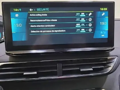 Photo 41 Peugeot 3008  Hybrid 225 e-EAT8