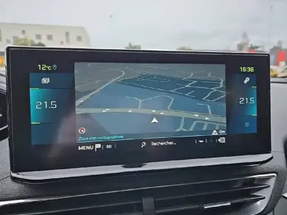 Photo 18 Peugeot 3008  Hybrid 225 e-EAT8