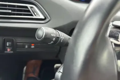 Photo 20 Peugeot 308  SW PureTech 130ch S&S EAT8