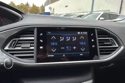 Photo 15 Peugeot 308  SW PureTech 130ch S&S EAT8